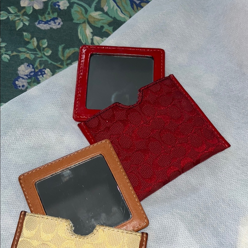 🪞 ❤️🤍💙Coach Brown & Gold or red vintage Compact Mirror 🪞 ❤️🤍💙2/$50 or $30 each - Picture 5 of 5